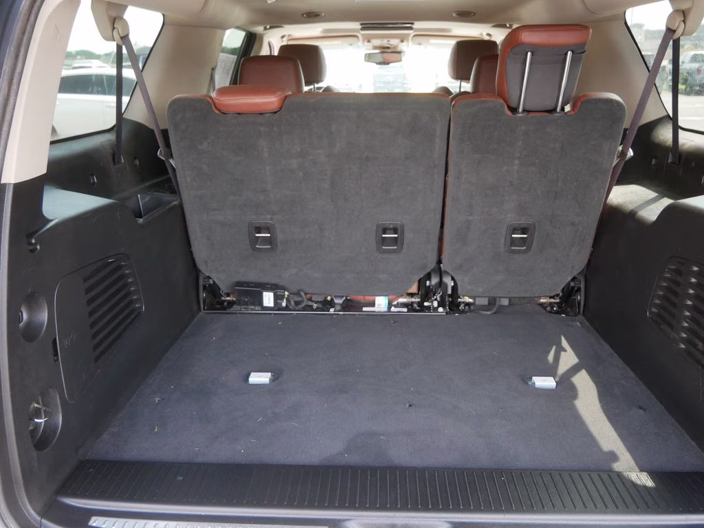 2016 Crystal White Tricoat Cadillac Escalade ESV Luxury 4X4 SUV