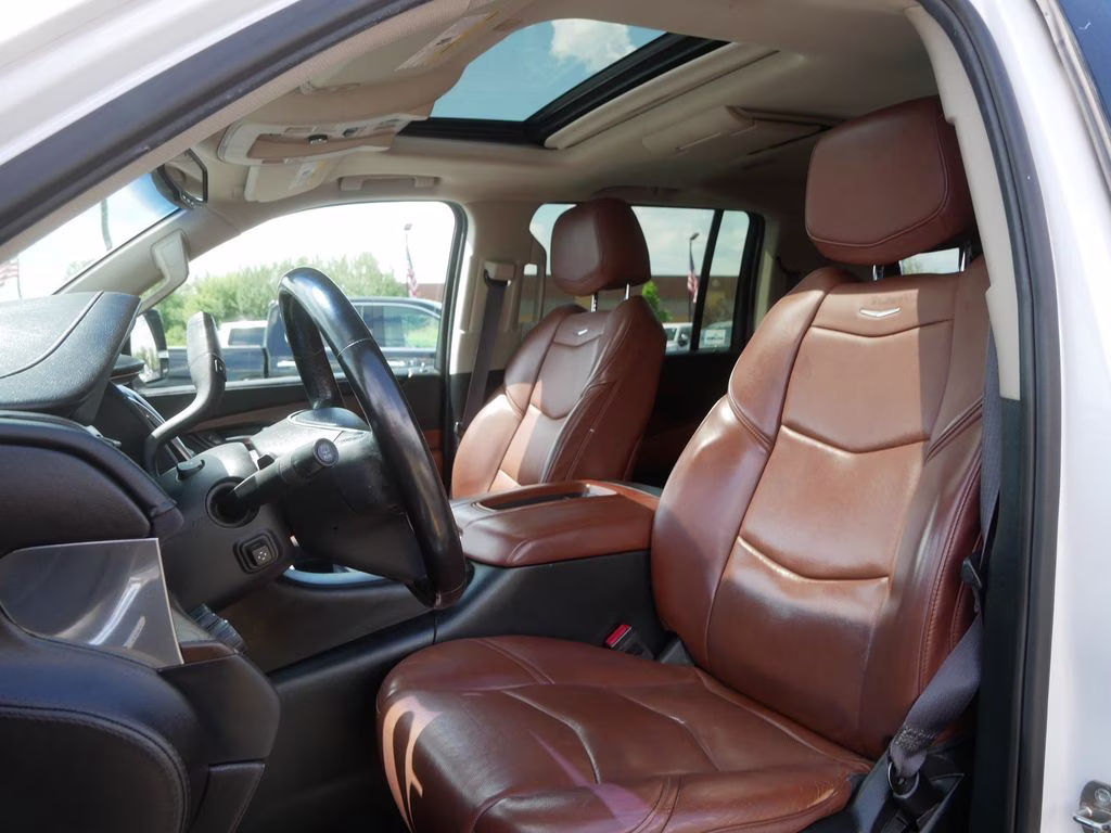2016 Crystal White Tricoat Cadillac Escalade ESV Luxury 4X4 SUV