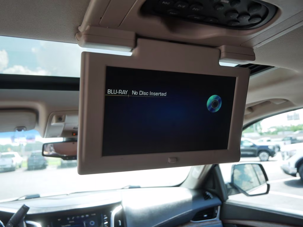 2016 Crystal White Tricoat Cadillac Escalade ESV Luxury 4X4 SUV