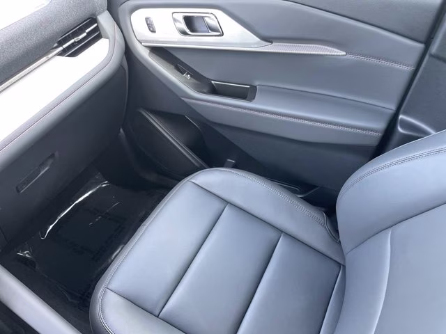 2026 Space White Metallic Ford Explorer Active RWD SUV