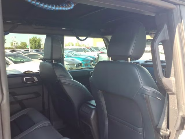 2024 Silver Metallic Ford Bronco Outer Banks 4X4 SUV