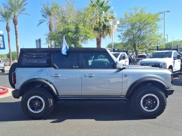 2024 Silver Metallic Ford Bronco Outer Banks 4X4 SUV