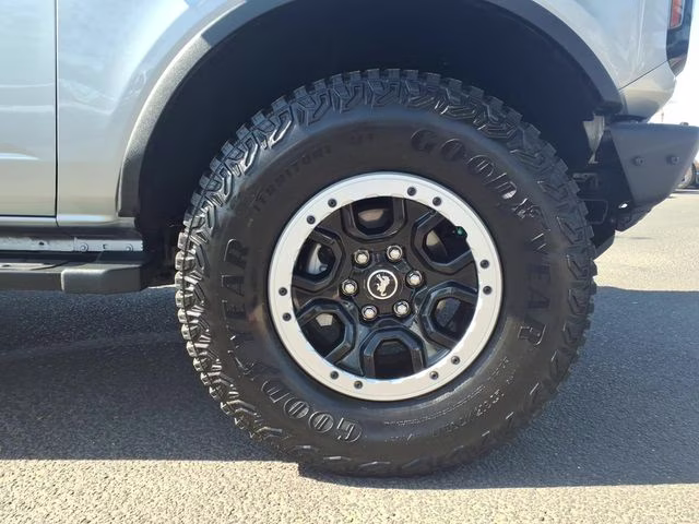 2024 Silver Metallic Ford Bronco Outer Banks 4X4 SUV