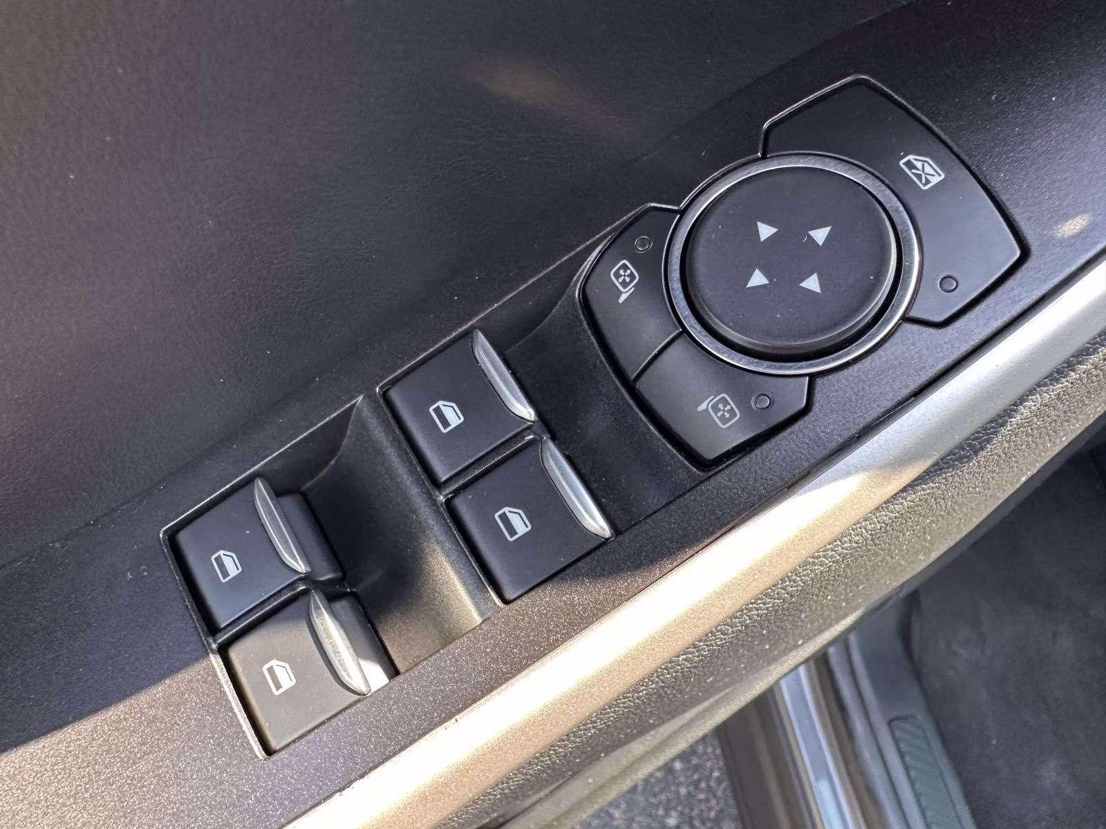 2022 Carbonized Gray Metallic Ford Explorer XLT 4WD 4X4 SUV
