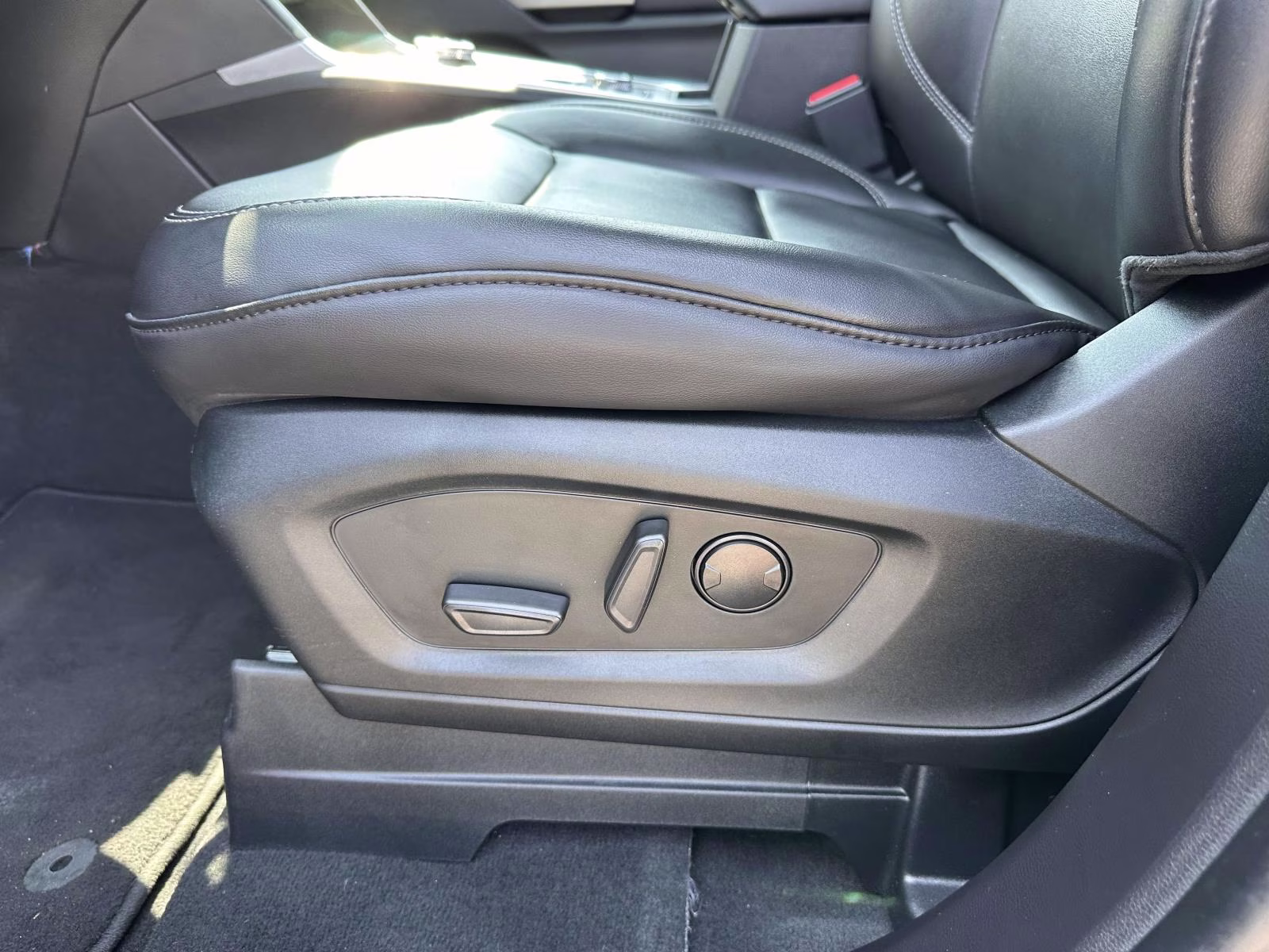 2022 Carbonized Gray Metallic Ford Explorer XLT 4WD 4X4 SUV