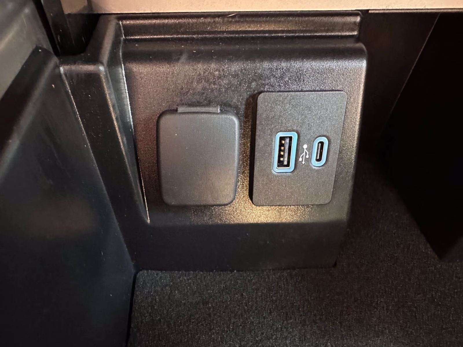 2022 Carbonized Gray Metallic Ford Explorer XLT 4WD 4X4 SUV