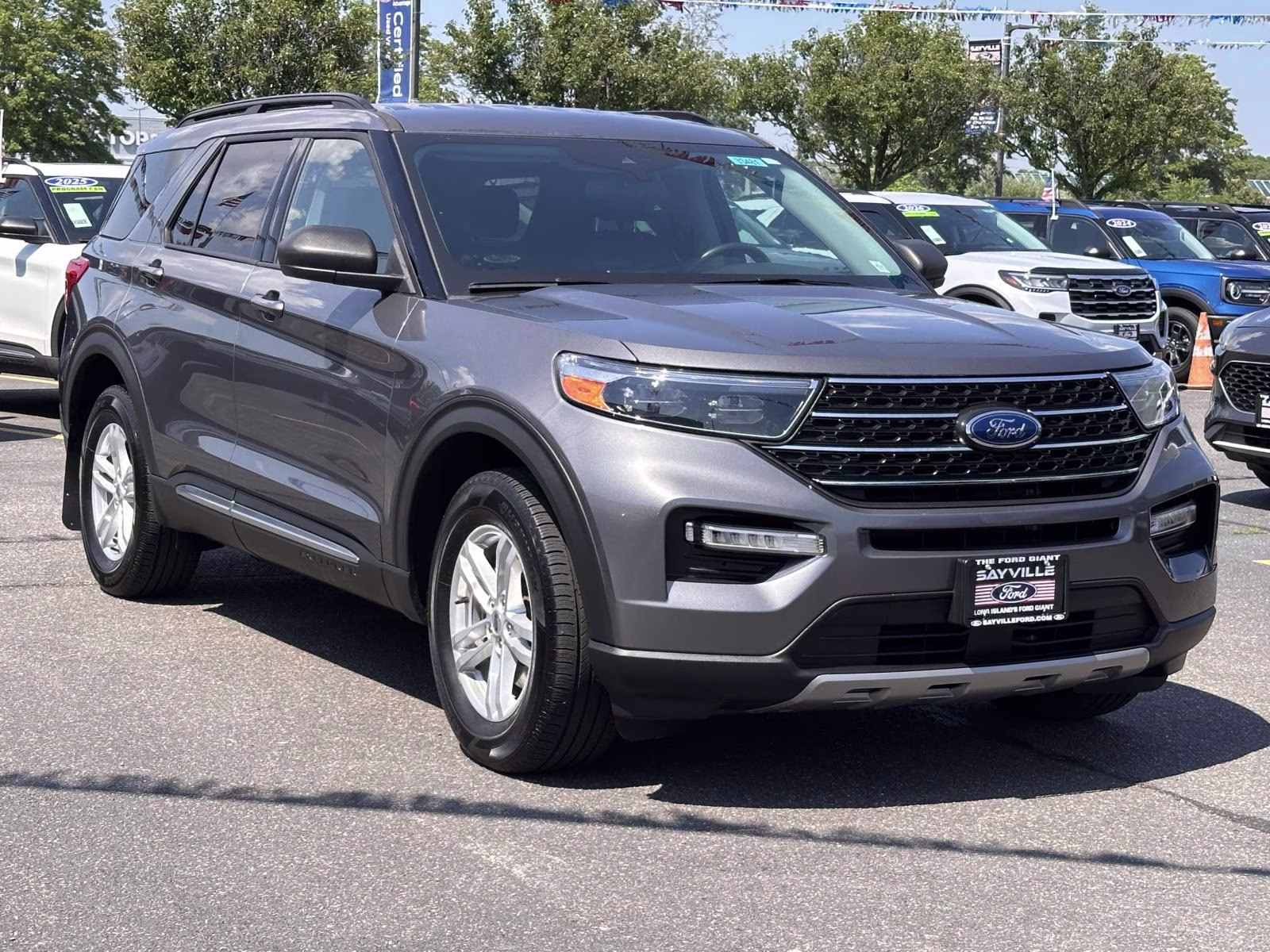 2022 Carbonized Gray Metallic Ford Explorer XLT 4WD 4X4 SUV