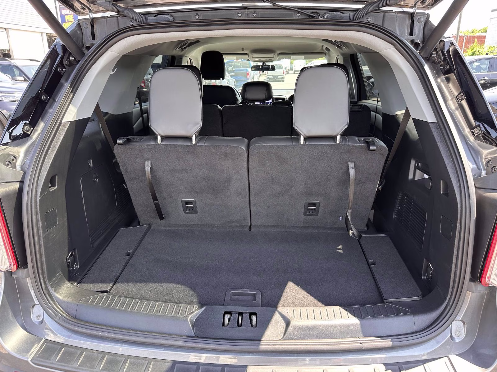 2022 Carbonized Gray Metallic Ford Explorer XLT 4WD 4X4 SUV