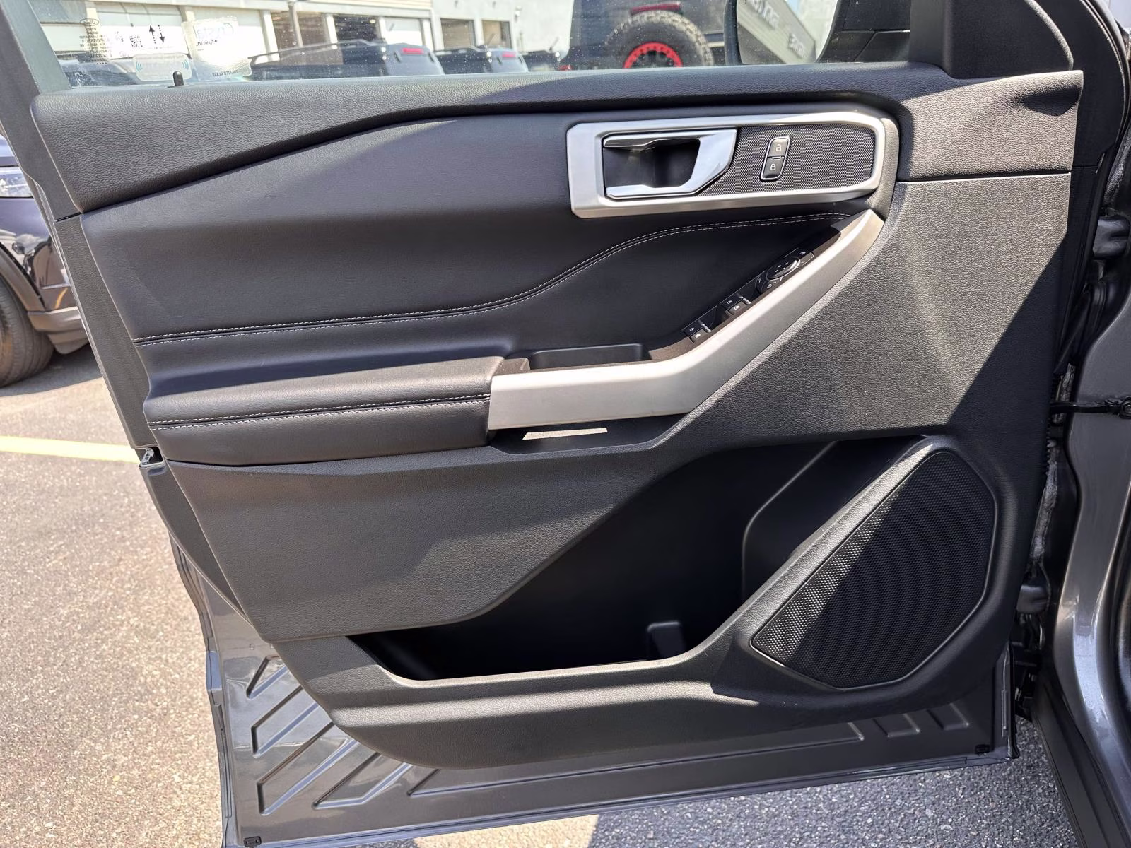 2022 Carbonized Gray Metallic Ford Explorer XLT 4WD 4X4 SUV