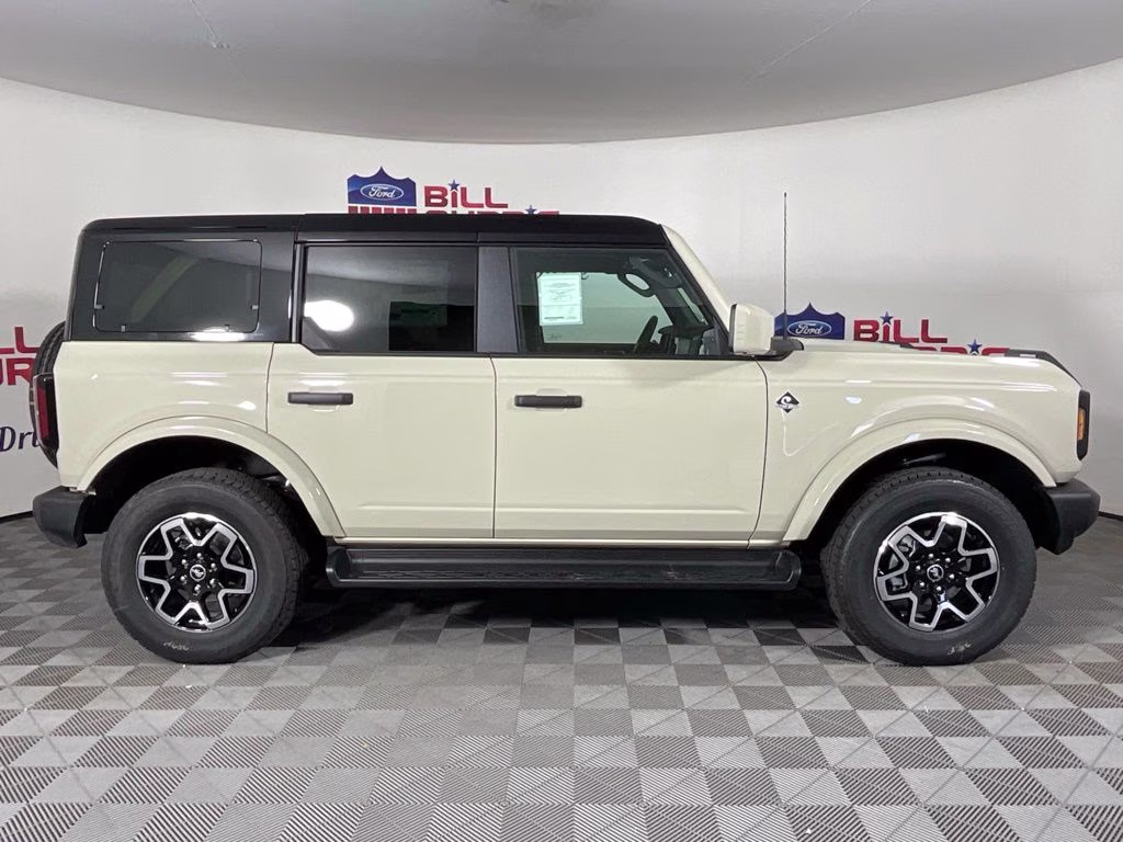 2026 Desert Sand Ford Bronco Outer Banks 4X4 SUV