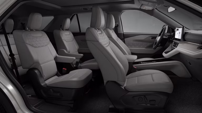 2026 Star White Metallic Tri-Coat Ford Explorer Platinum 4X4 SUV