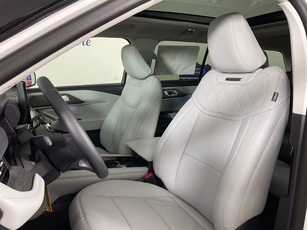 2026 White Metallic Ford Explorer Platinum 4X4 SUV