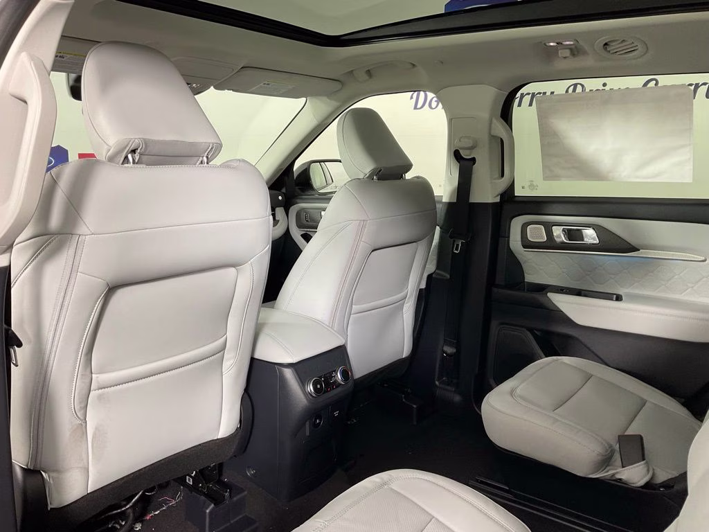 2026 White Metallic Ford Explorer Platinum 4X4 SUV
