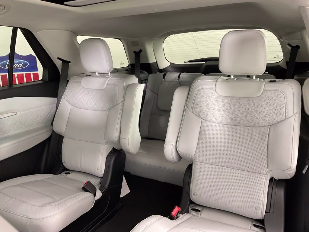 2026 White Metallic Ford Explorer Platinum 4X4 SUV