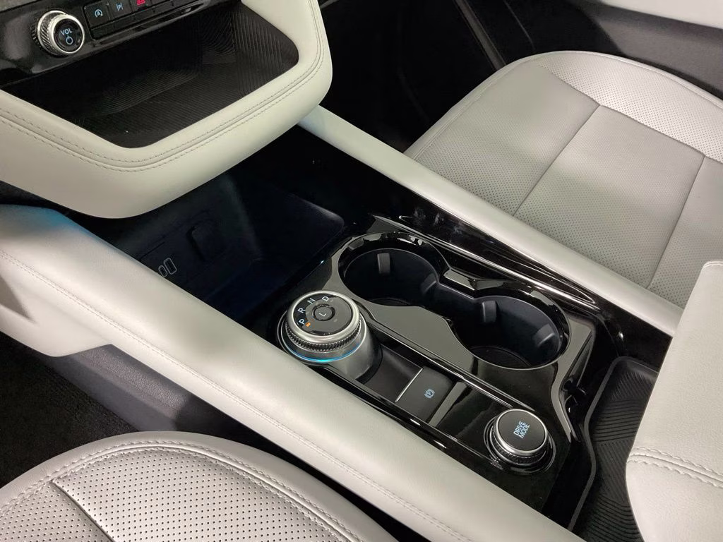 2026 White Metallic Ford Explorer Platinum 4X4 SUV