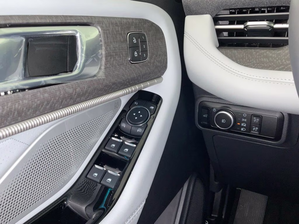 2026 White Metallic Ford Explorer Platinum 4X4 SUV