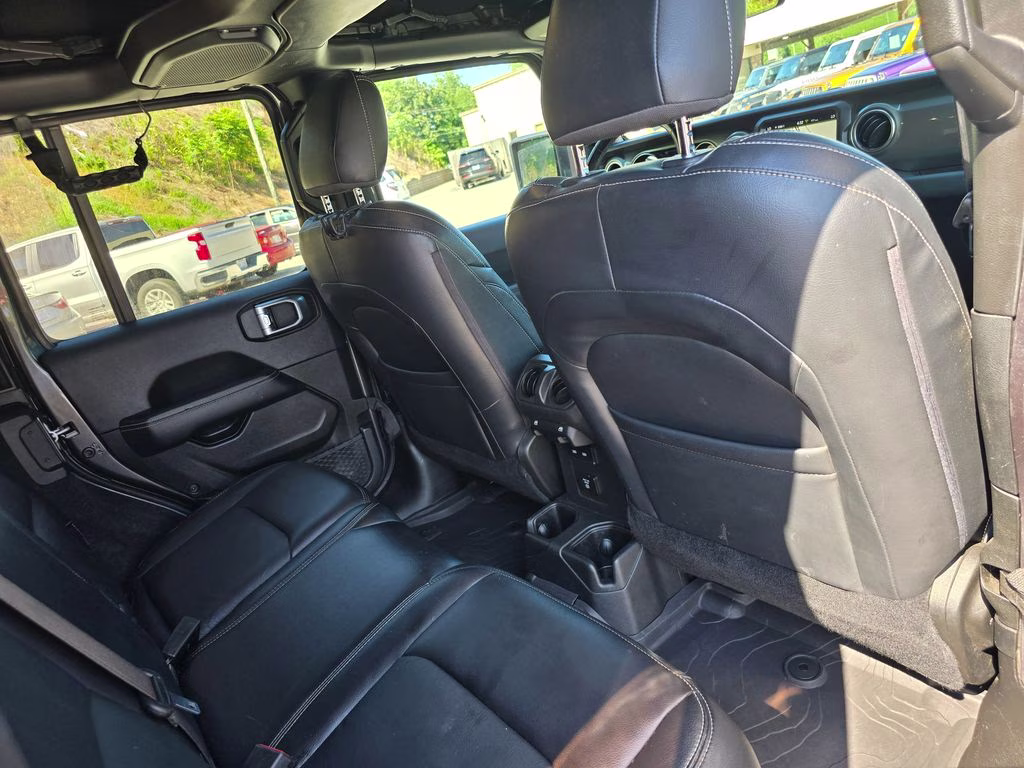 2022 Granite Crystal Metallic Clearcoat Jeep Wrangler Unlimited Sahara 4X4 SUV
