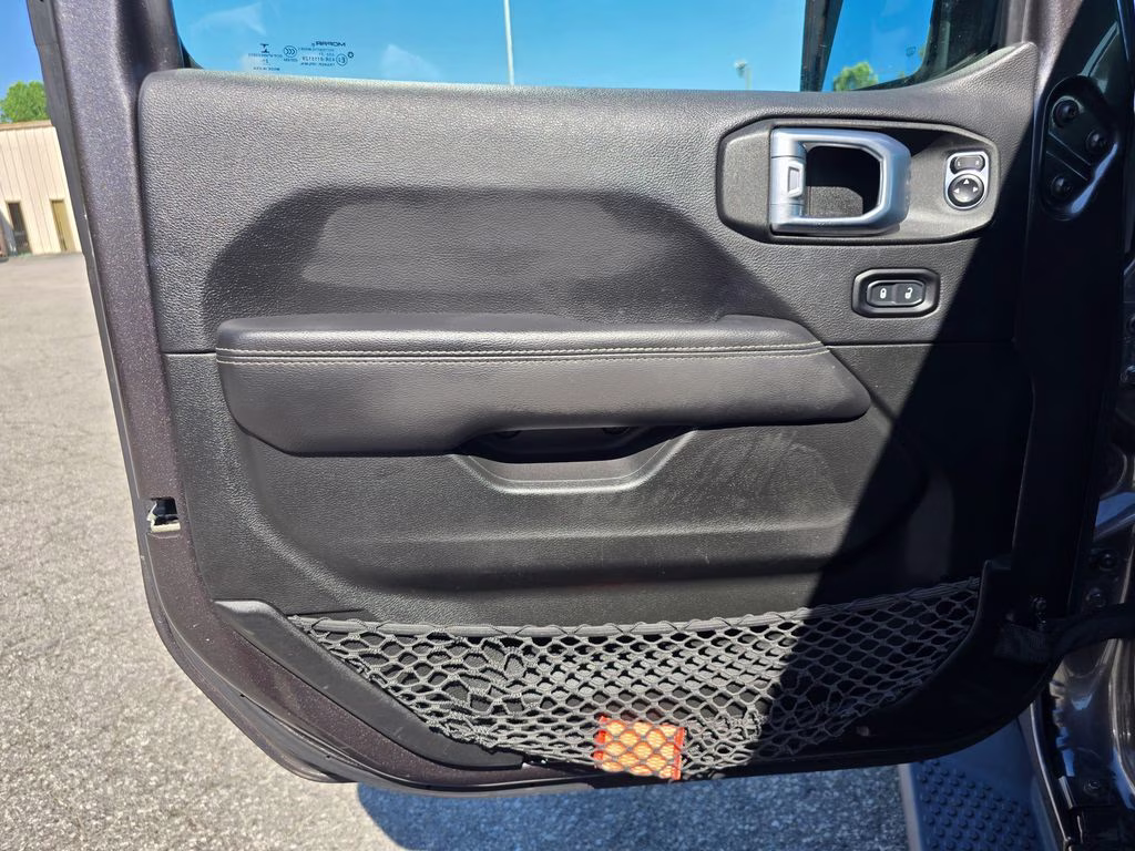 2022 Granite Crystal Metallic Clearcoat Jeep Wrangler Unlimited Sahara 4X4 SUV