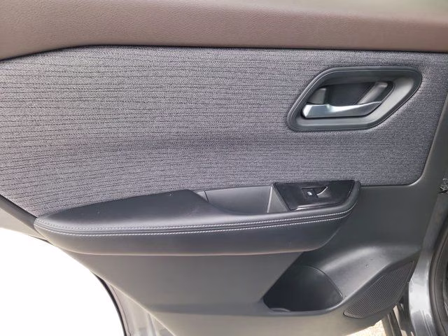 2023 Gun Metallic Nissan Rogue SV FWD SUV