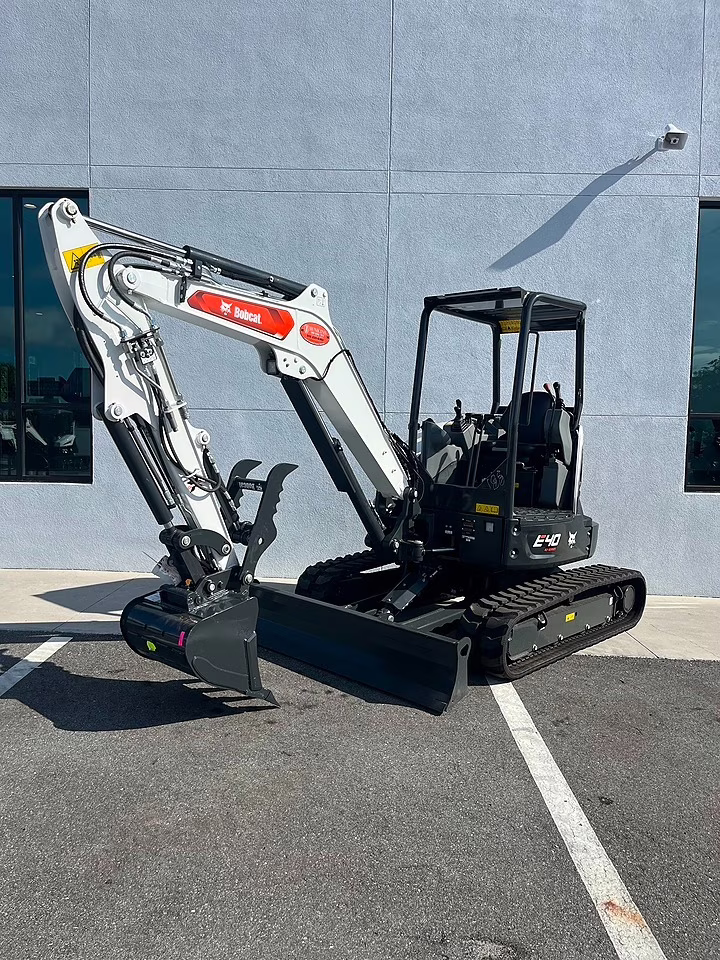 2025 BOBCAT E40 WHITE