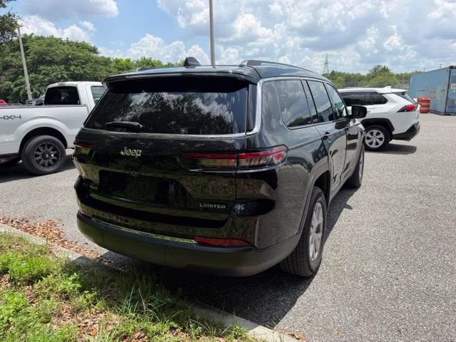 2022 Diamond Black Crystal Pearlcoat Jeep Grand Cherokee L Limited 4X4 SUV