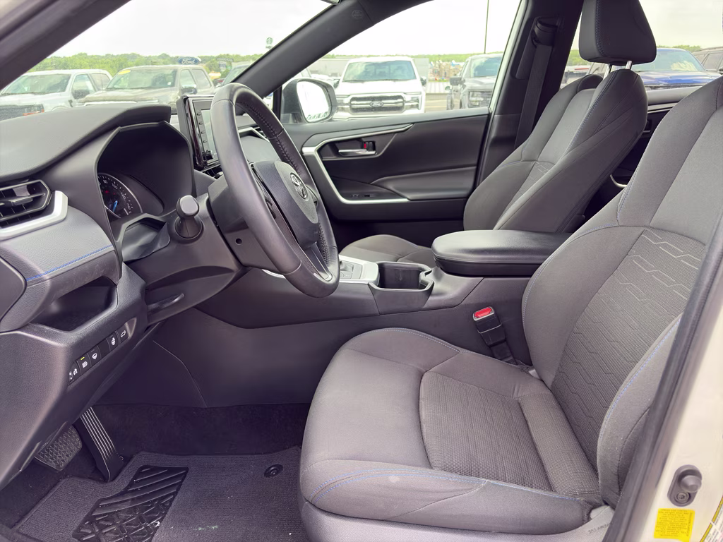 2022 Blizzard Pearl Toyota RAV4 Hybrid SE AWD SUV