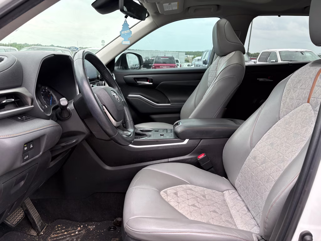 2022 Wind Chill Pearl Toyota Highlander Hybrid Hybrid Bronze Edition FWD SUV