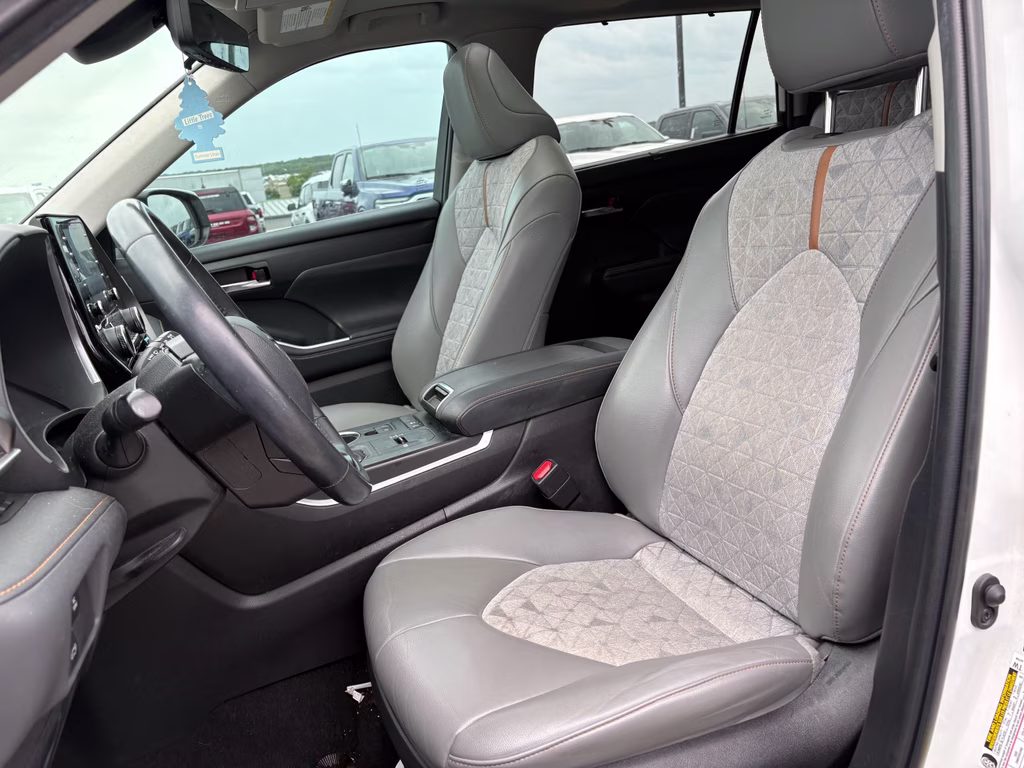 2022 Wind Chill Pearl Toyota Highlander Hybrid Hybrid Bronze Edition FWD SUV