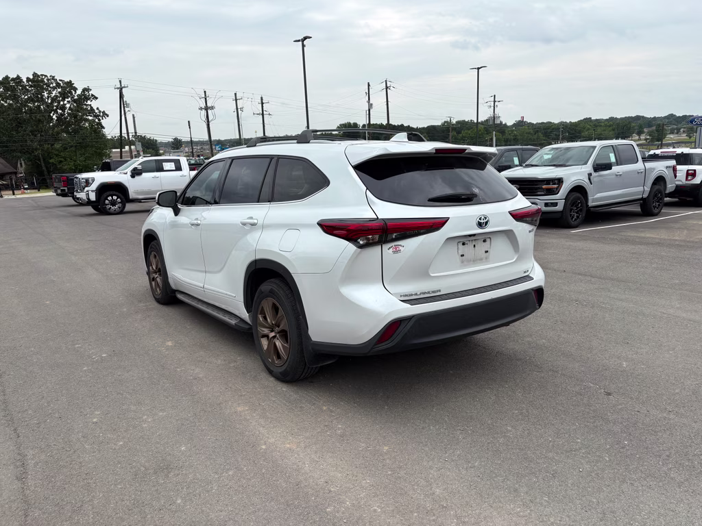 2022 Wind Chill Pearl Toyota Highlander Hybrid Hybrid Bronze Edition FWD SUV