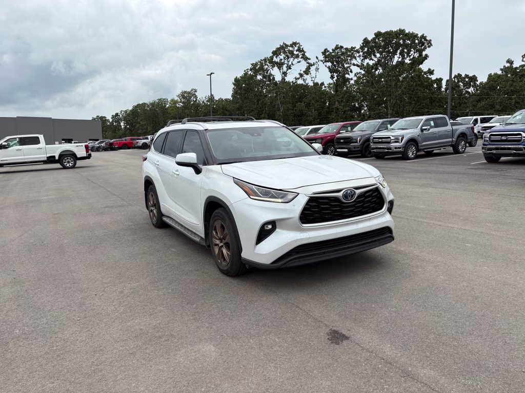 2022 Wind Chill Pearl Toyota Highlander Hybrid Hybrid Bronze Edition FWD SUV