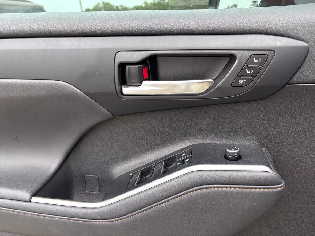 2022 Wind Chill Pearl Toyota Highlander Hybrid Hybrid Bronze Edition FWD SUV