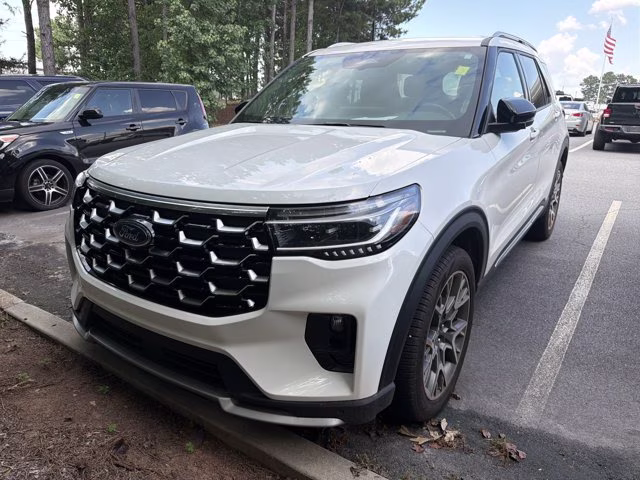 2025 White Metallic Ford Explorer Platinum 4X4 SUV