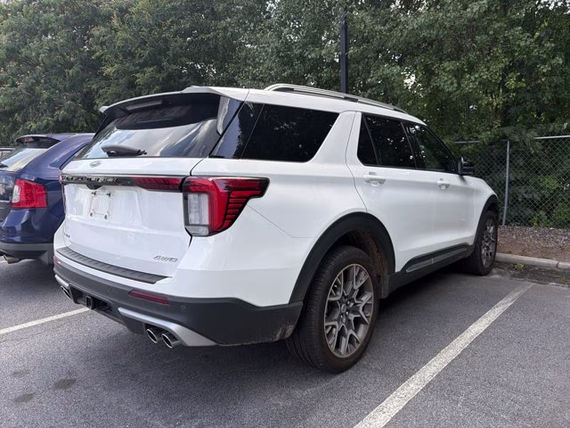 2025 White Metallic Ford Explorer Platinum 4X4 SUV