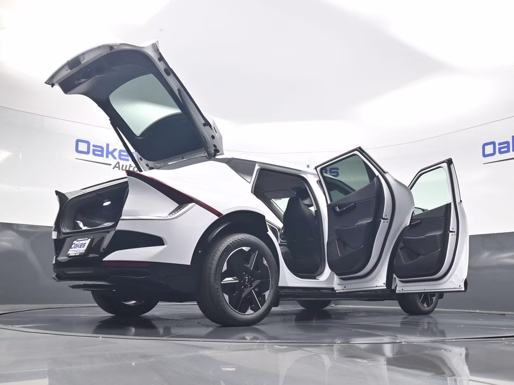 2026 Glacial White Pearl Kia EV6 Wind AWD SUV