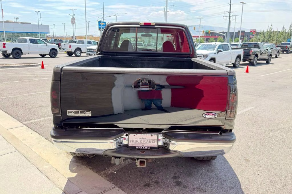 2001 Black Ford Super Duty F-250 4X4 Truck