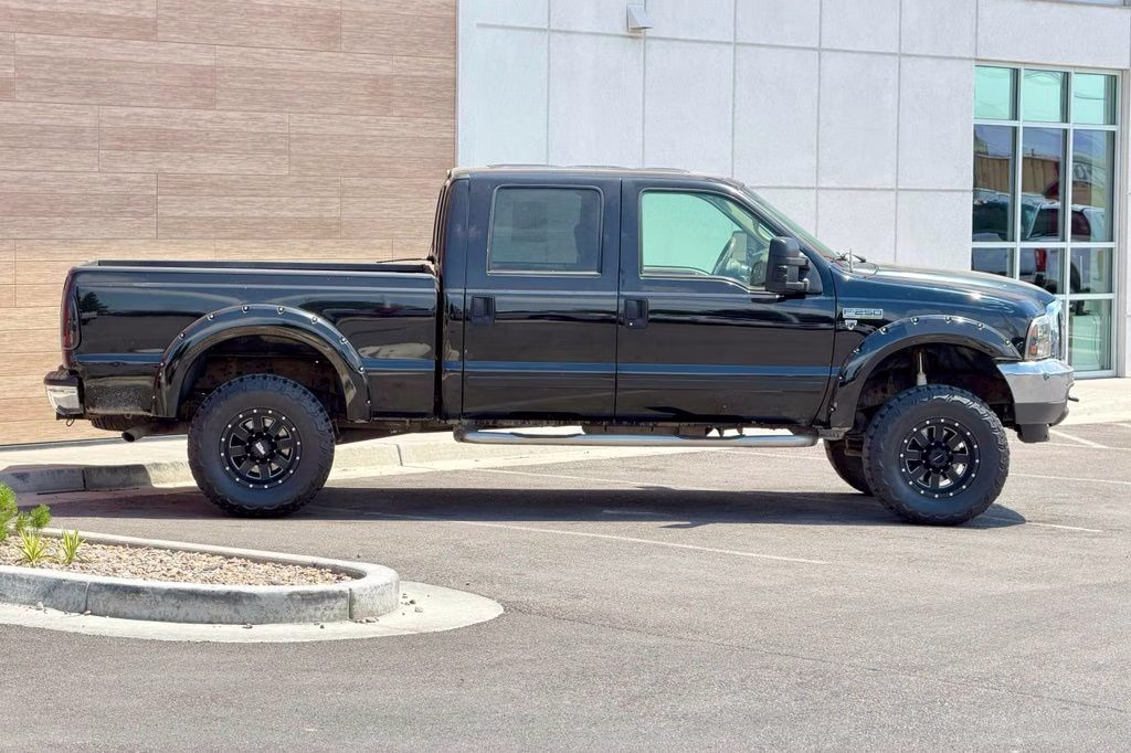 2001 Black Ford Super Duty F-250 4X4 Truck
