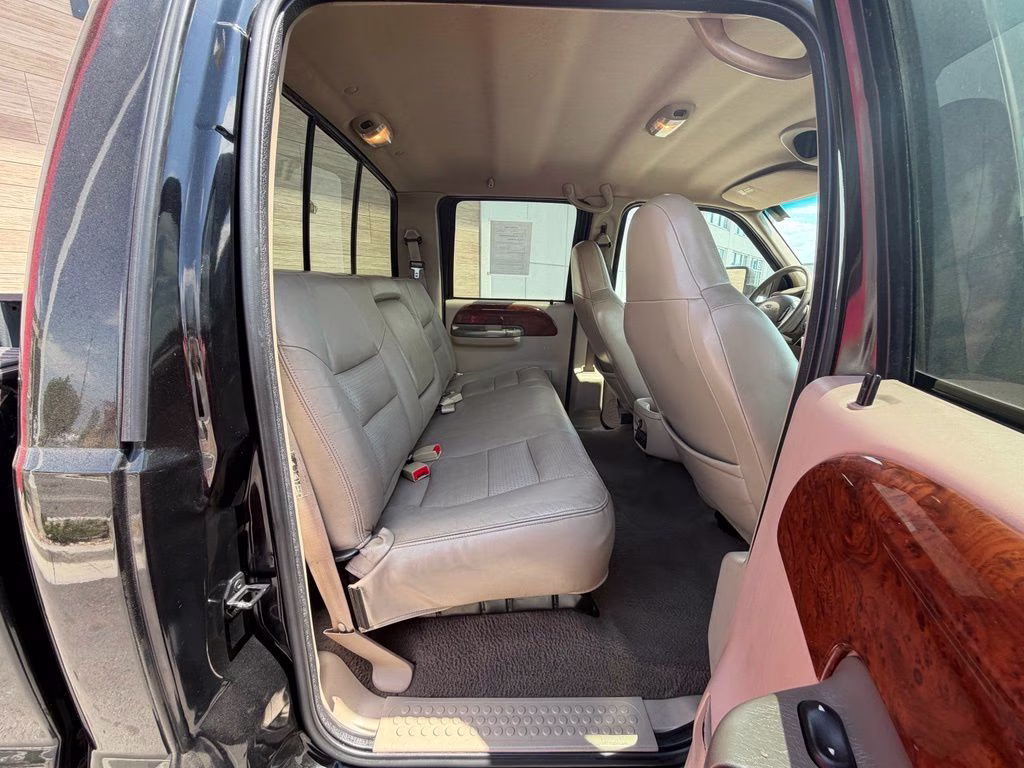 2001 Black Ford Super Duty F-250 4X4 Truck