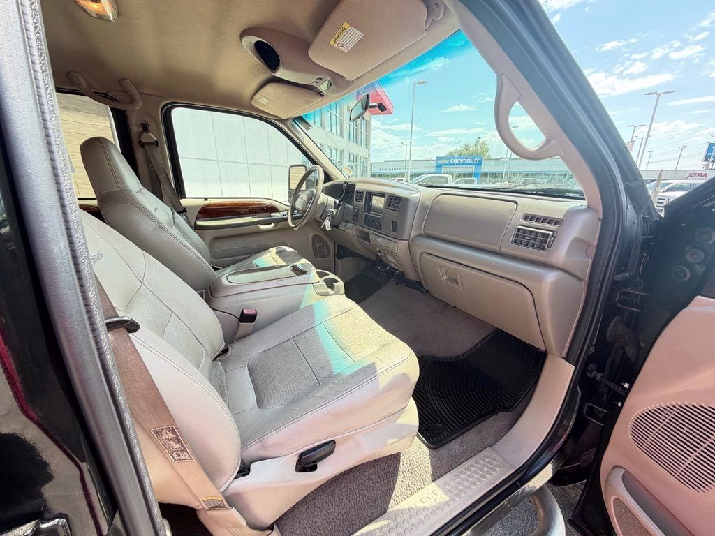 2001 Black Ford Super Duty F-250 4X4 Truck