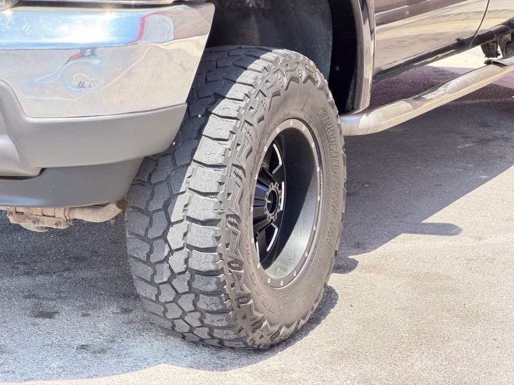 2001 Black Ford Super Duty F-250 4X4 Truck