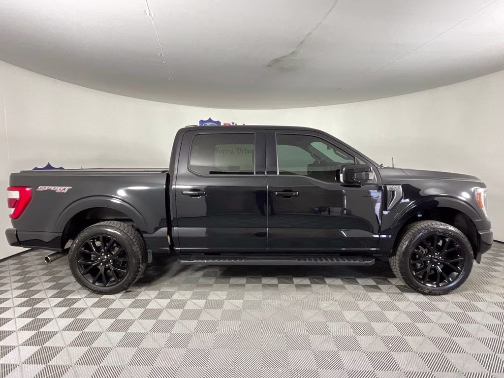 2022 Black Metallic Ford F-150 Lariat 4X4 Truck