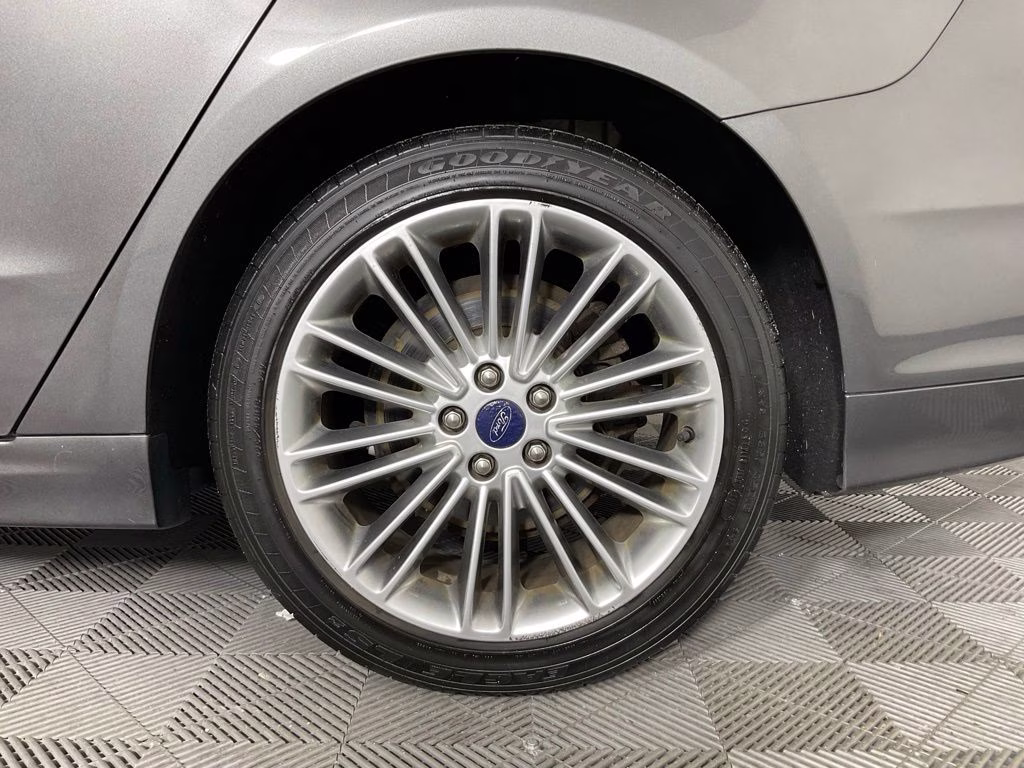 2016 Magnetic Ford Fusion SE FWD Sedan