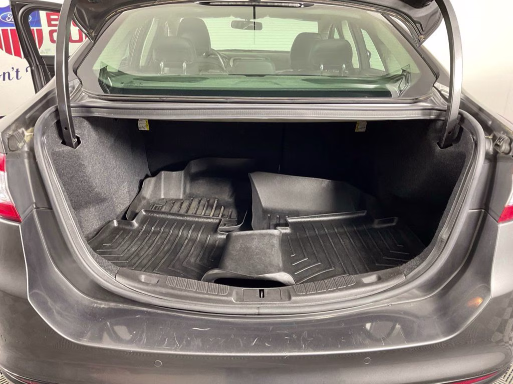 2016 Magnetic Ford Fusion SE FWD Sedan