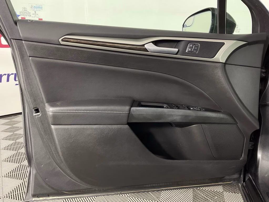 2016 Magnetic Ford Fusion SE FWD Sedan