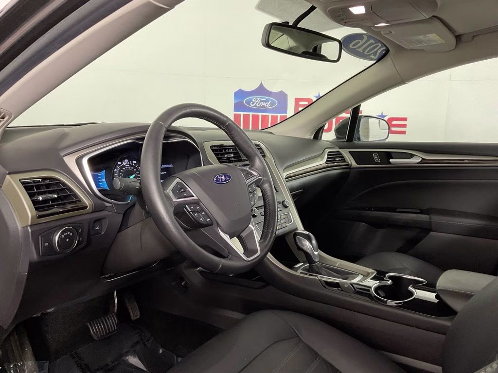 2016 Magnetic Ford Fusion SE FWD Sedan