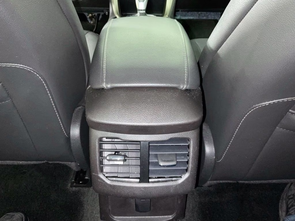 2016 Magnetic Ford Fusion SE FWD Sedan