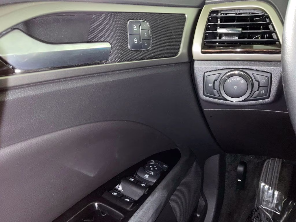 2016 Magnetic Ford Fusion SE FWD Sedan