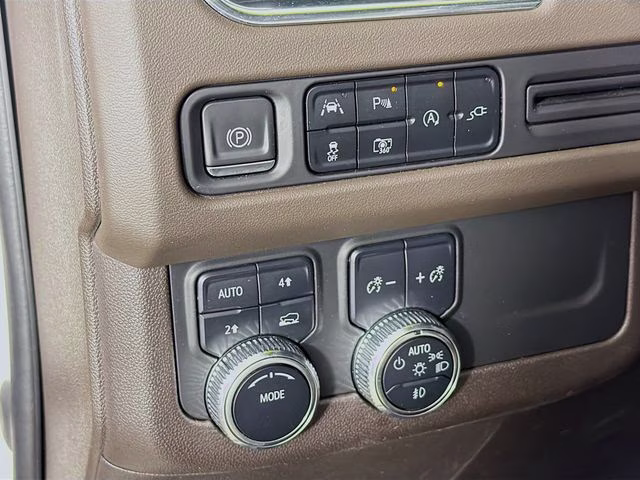 2022 White Frost Tricoat GMC Yukon XL SLT 4X4 SUV