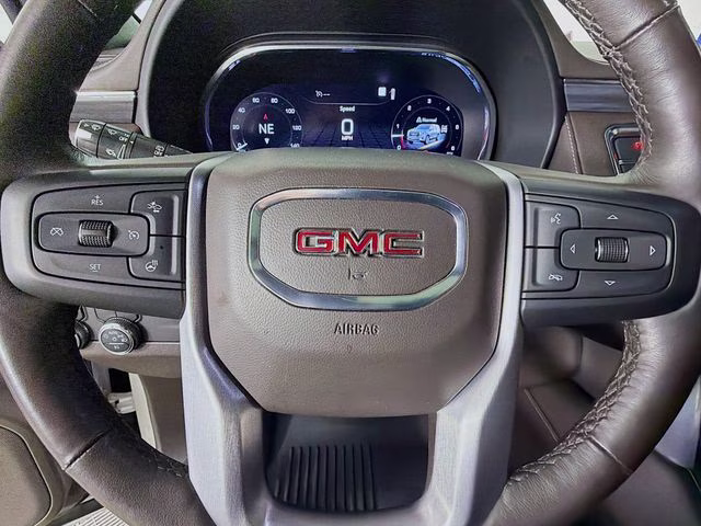 2022 White Frost Tricoat GMC Yukon XL SLT 4X4 SUV