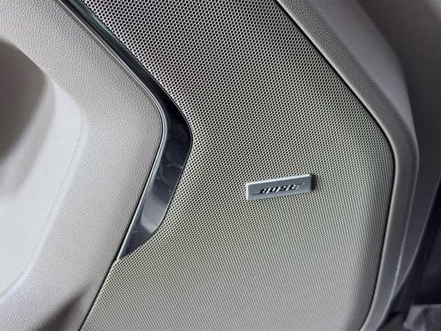 2022 White Frost Tricoat GMC Yukon XL SLT 4X4 SUV
