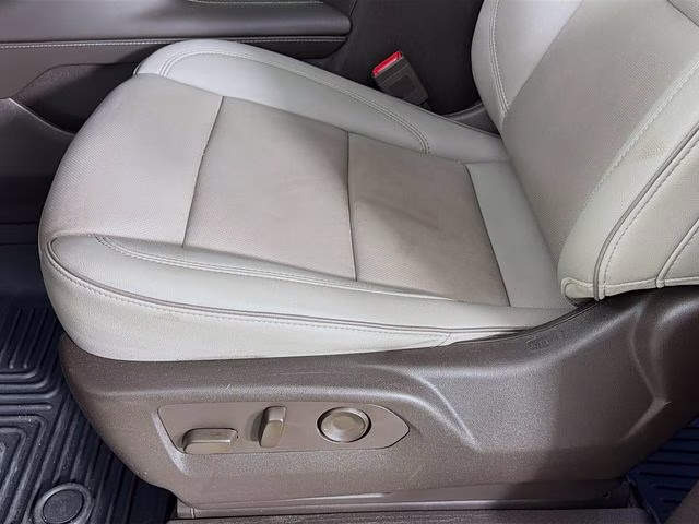 2022 White Frost Tricoat GMC Yukon XL SLT 4X4 SUV